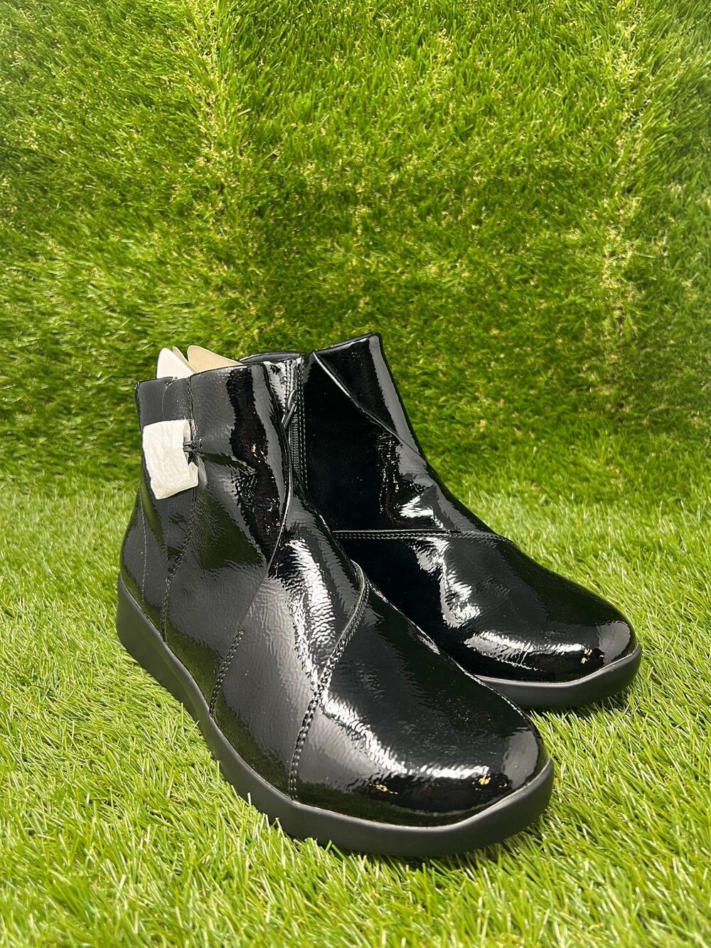 Clarks Women's 10Wide Ello Black Patent Comfort Booties